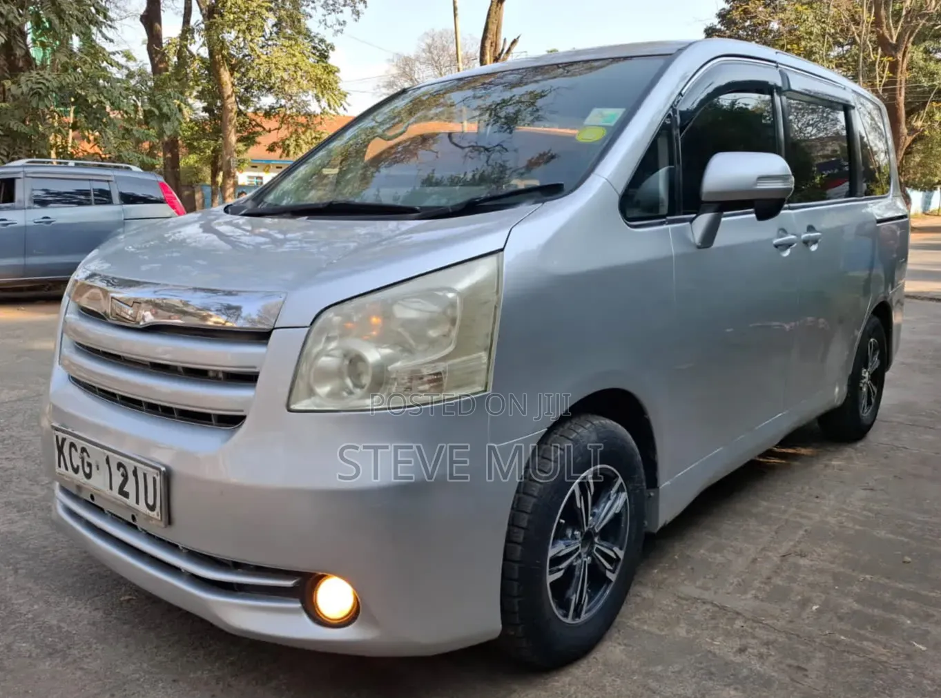 Toyota Noah 2009 Silver