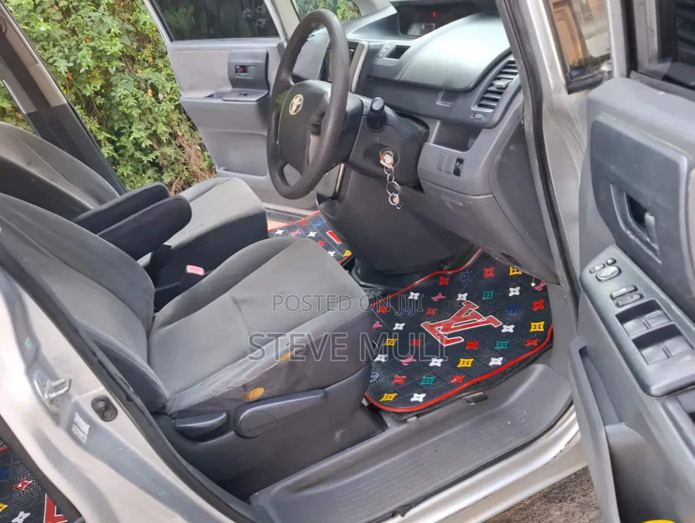 Toyota Noah 2009 Silver