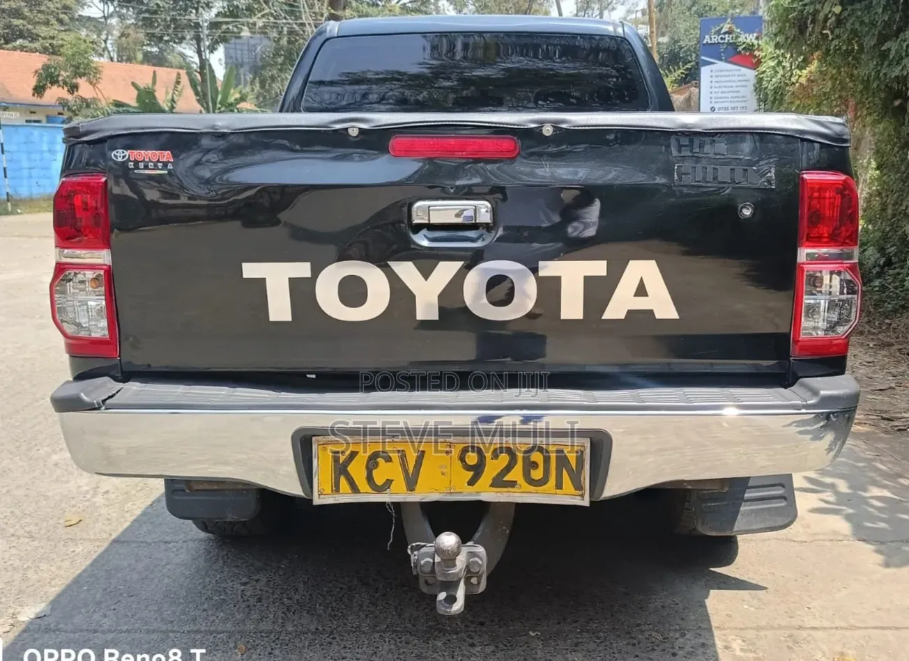 Toyota Hilux 2011 Matt Black
