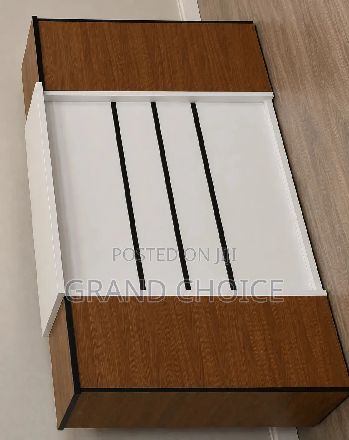 Brown Executive Reception Counter With Side Storage