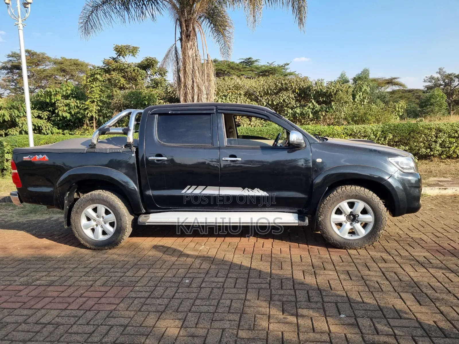 Toyota Hilux 2010 Black