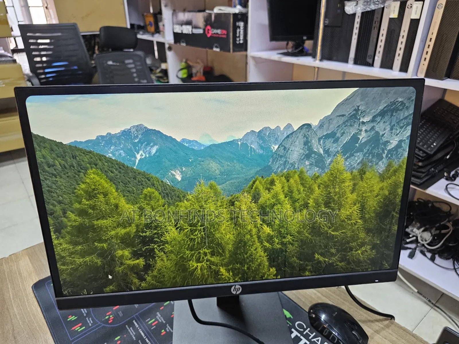 HP P22h G4 22 Inch Monitor Edge to Edge
22 Inch Monitor
Full