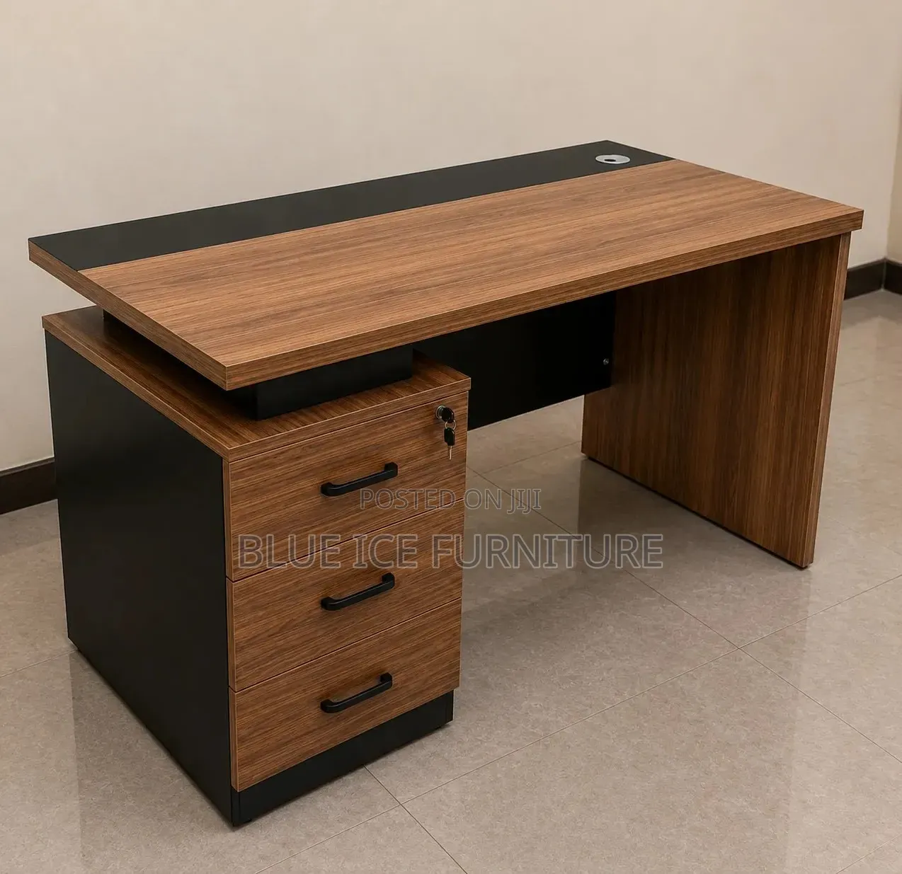 Modern Executive Office Desk With 3 Drawers