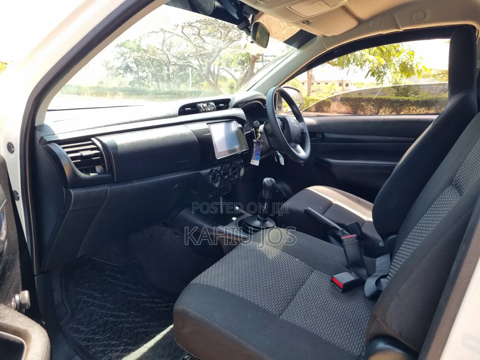 Toyota Hilux 2025 White