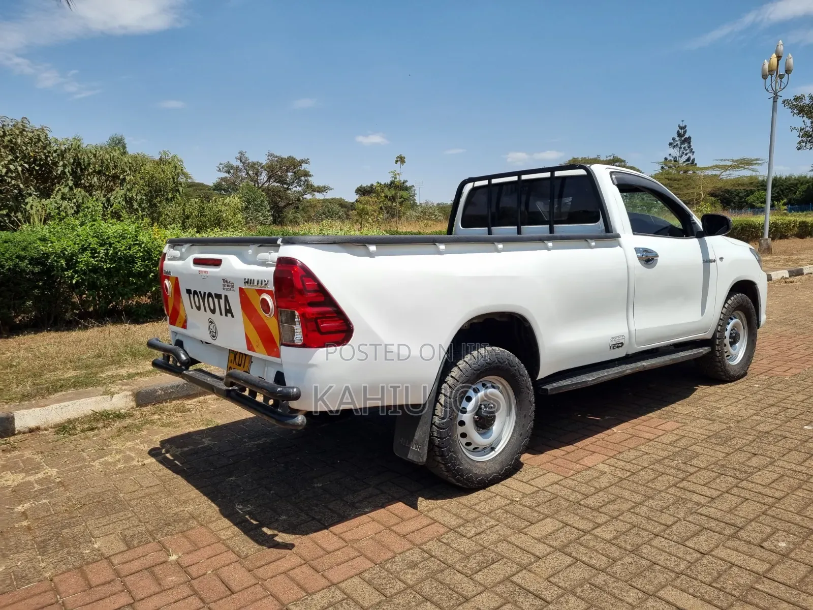 Toyota Hilux 2025 White