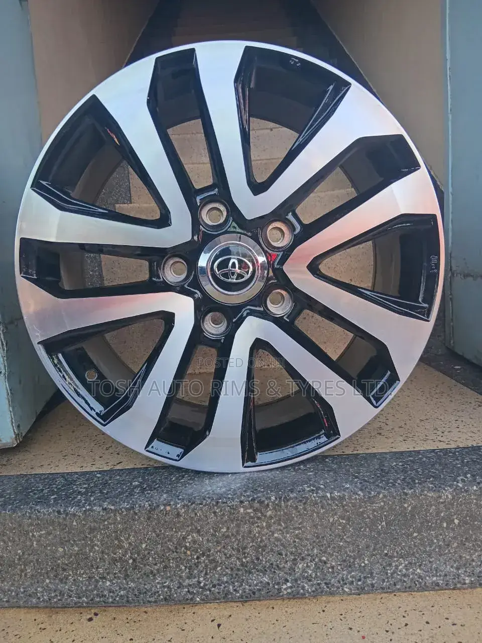 Rim Size 20" Vx ,V8, Lexus