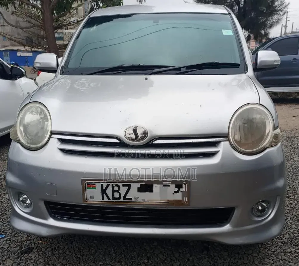 Toyota Sienta 2007 Silver