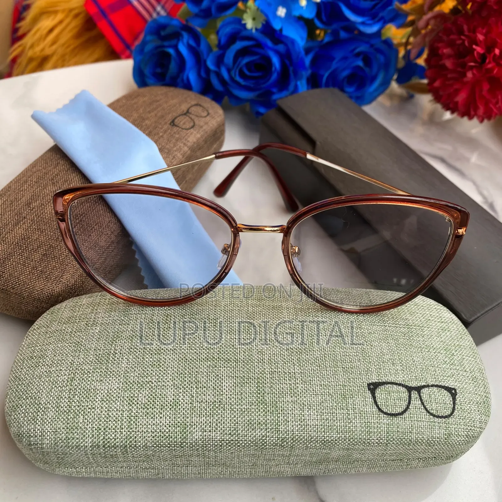 PHOTOCROMATIC SUNGLASSES (Sunnies Only)
Sunnies+casing+wipe)