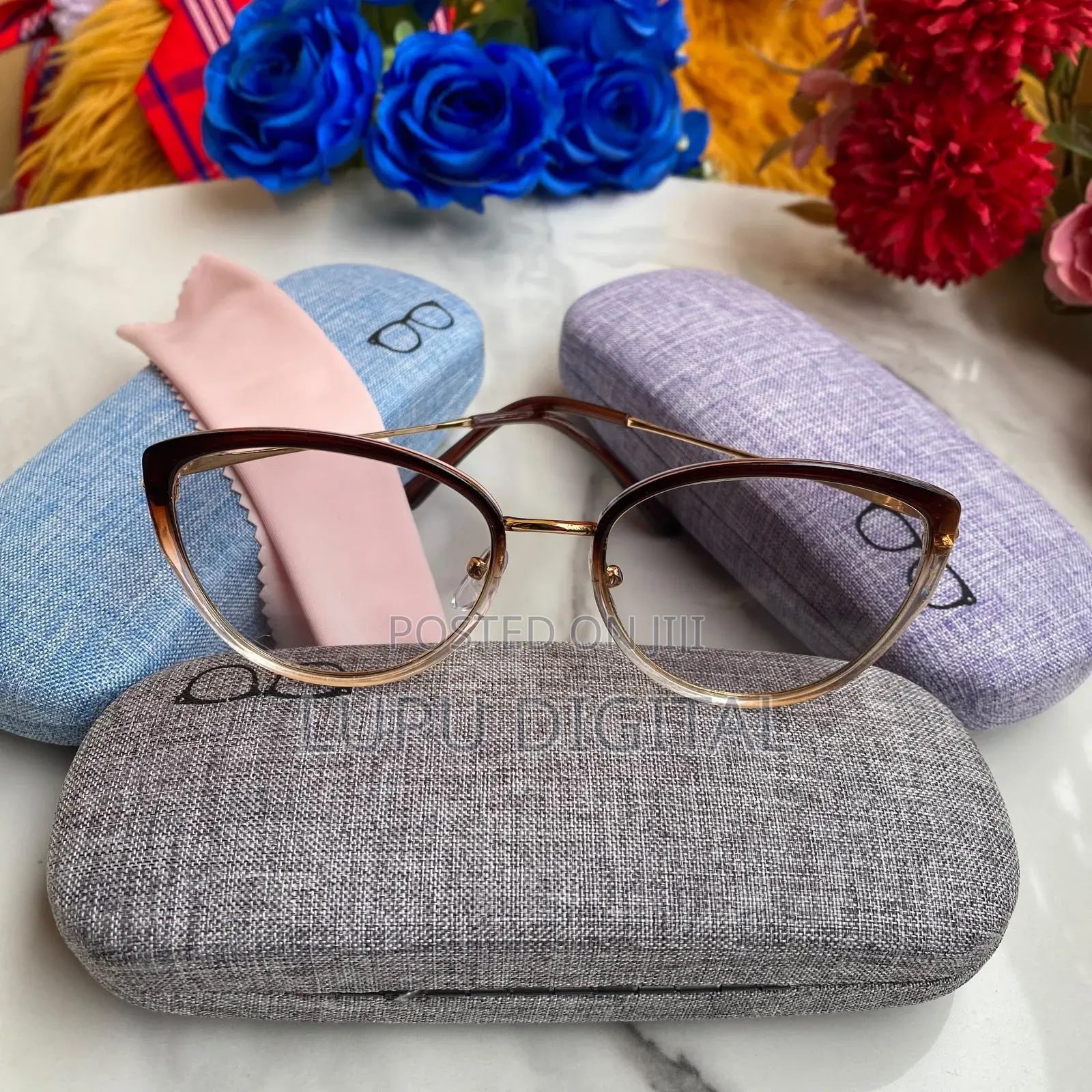 PHOTOCROMATIC SUNGLASSES (Sunnies Only)
Sunnies+casing+wipe)