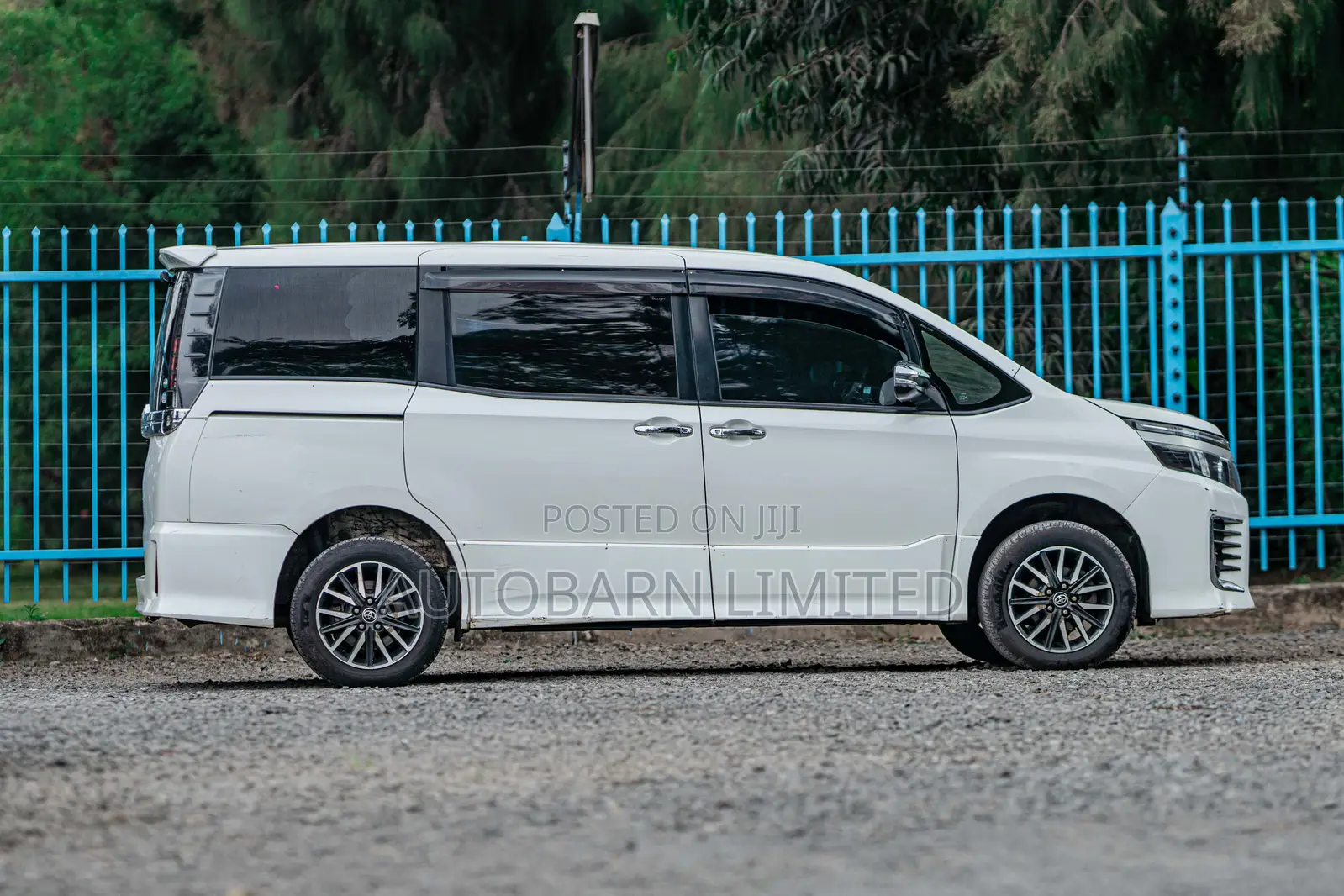 Toyota Voxy 2016 Pearl