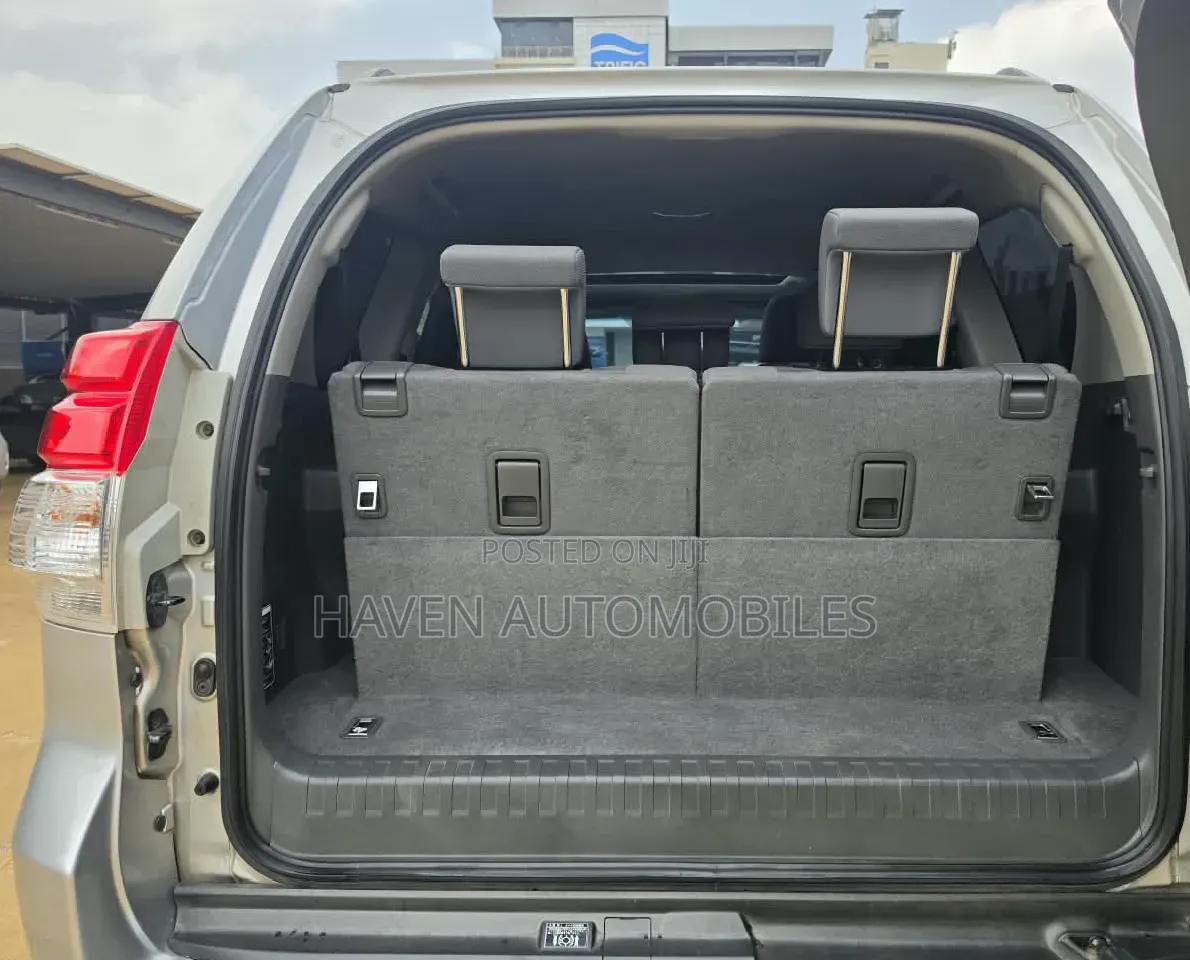 Toyota Land Cruiser Prado 2011 Silver