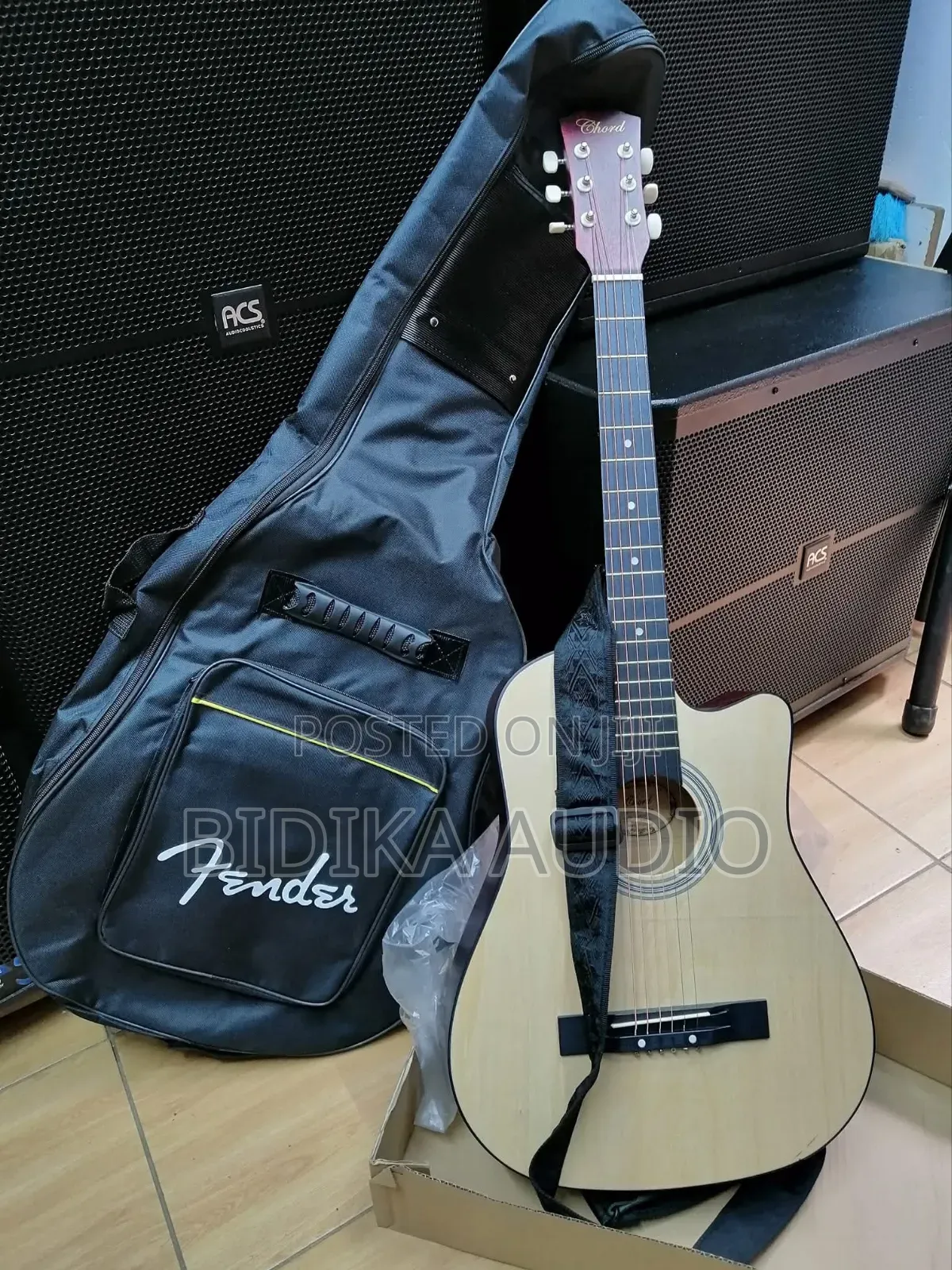 Chord 38" Cutaway Acoustic Guitar With Fender Padded Gig Bag Combo