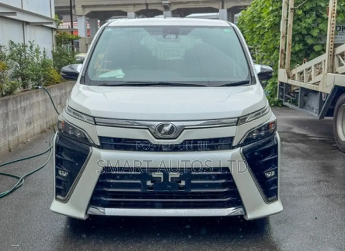 Toyota Voxy 2019 Off white