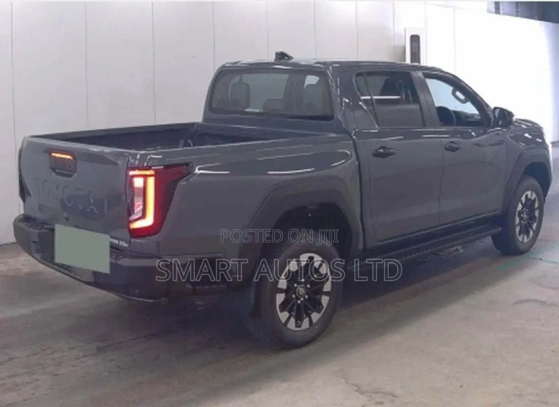 New Toyota Hilux 2026 Gray