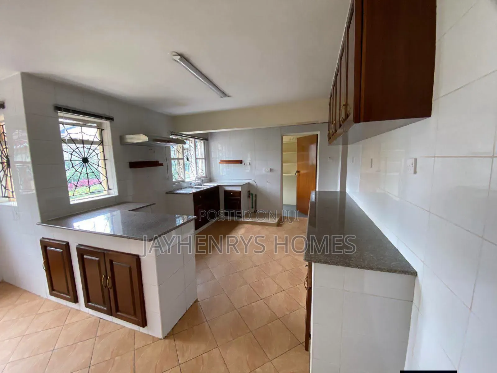 5bdrm House in Nyari for rent