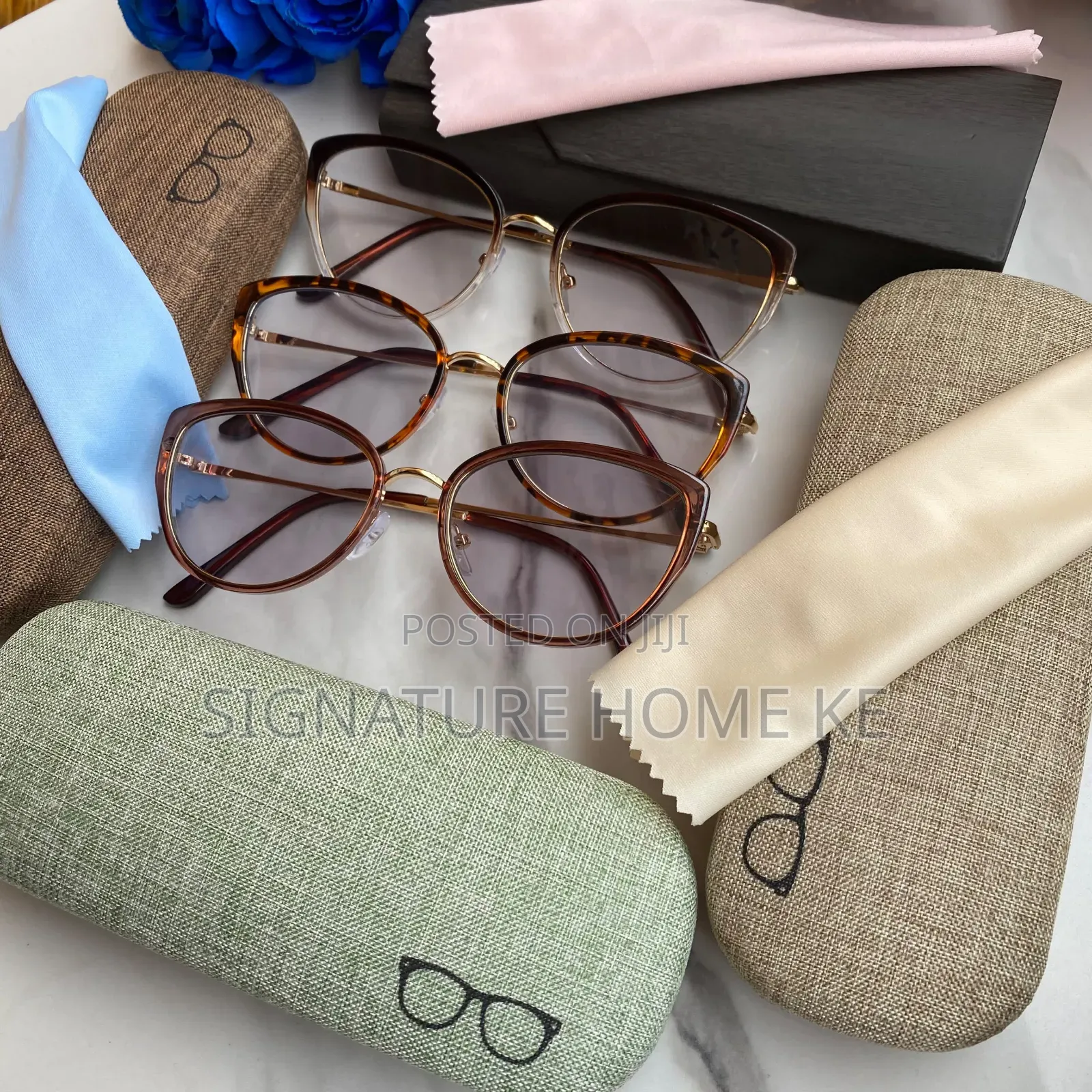 Photocromatic Sunglasses
(Sunnies+casing+wipe)