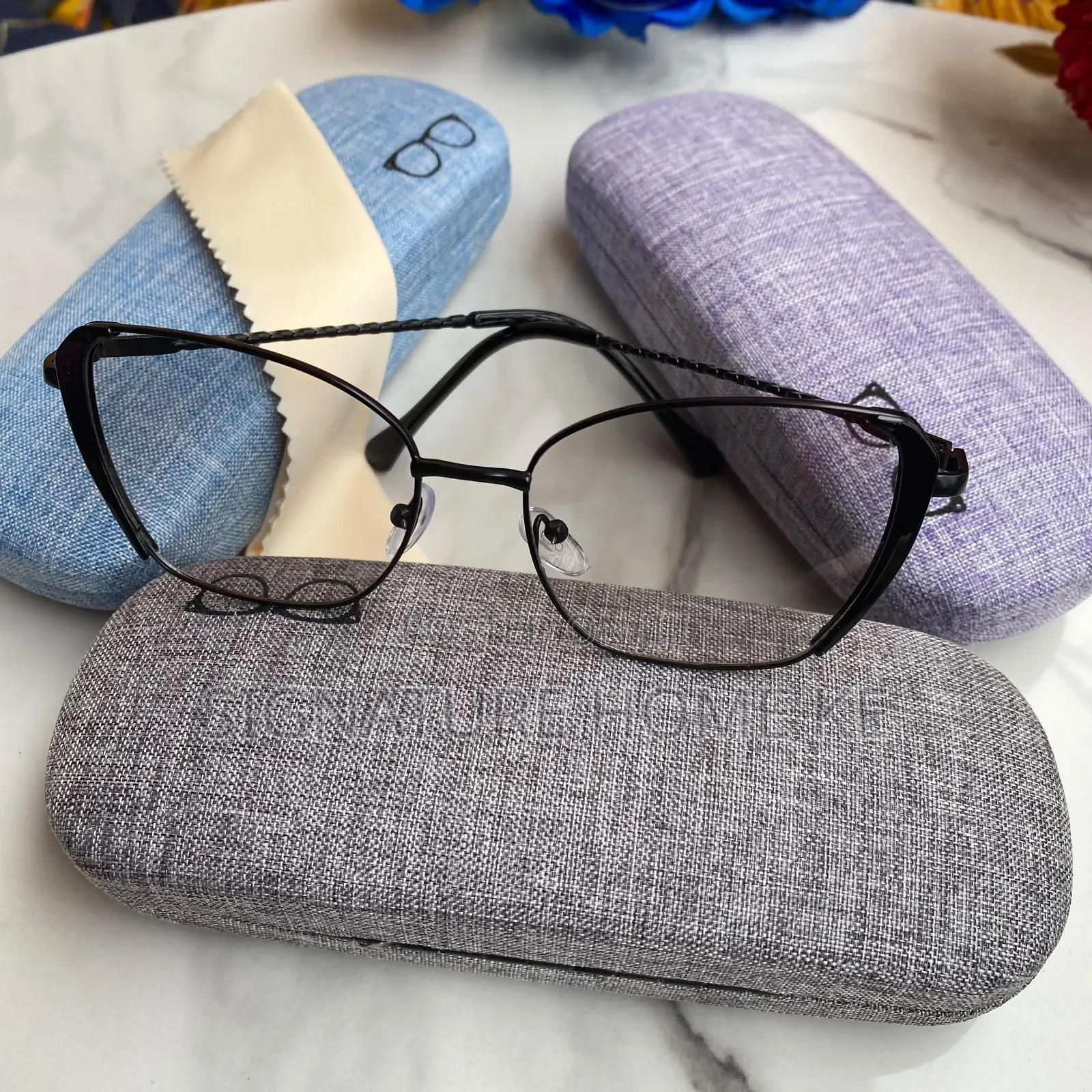 Photocromatic Sunglasses
(Sunnies+casing+wipe)
