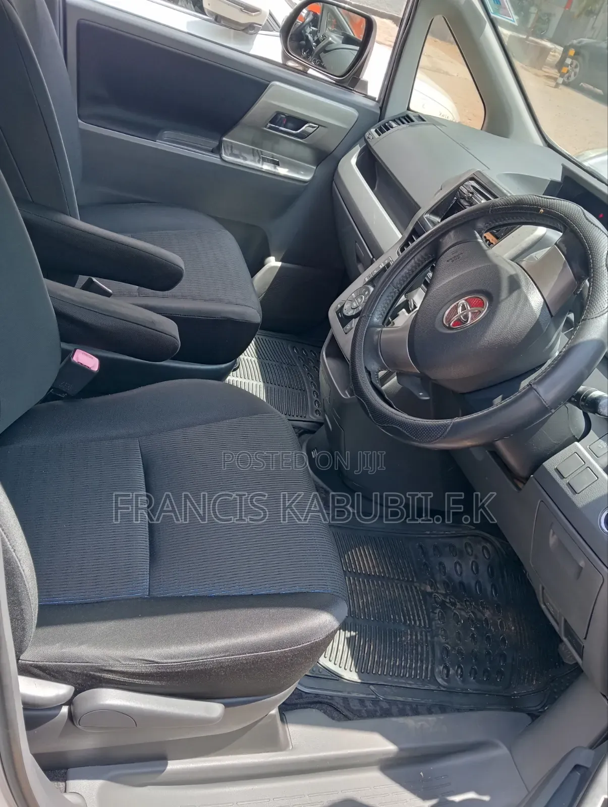 Toyota Noah 2009 Silver
