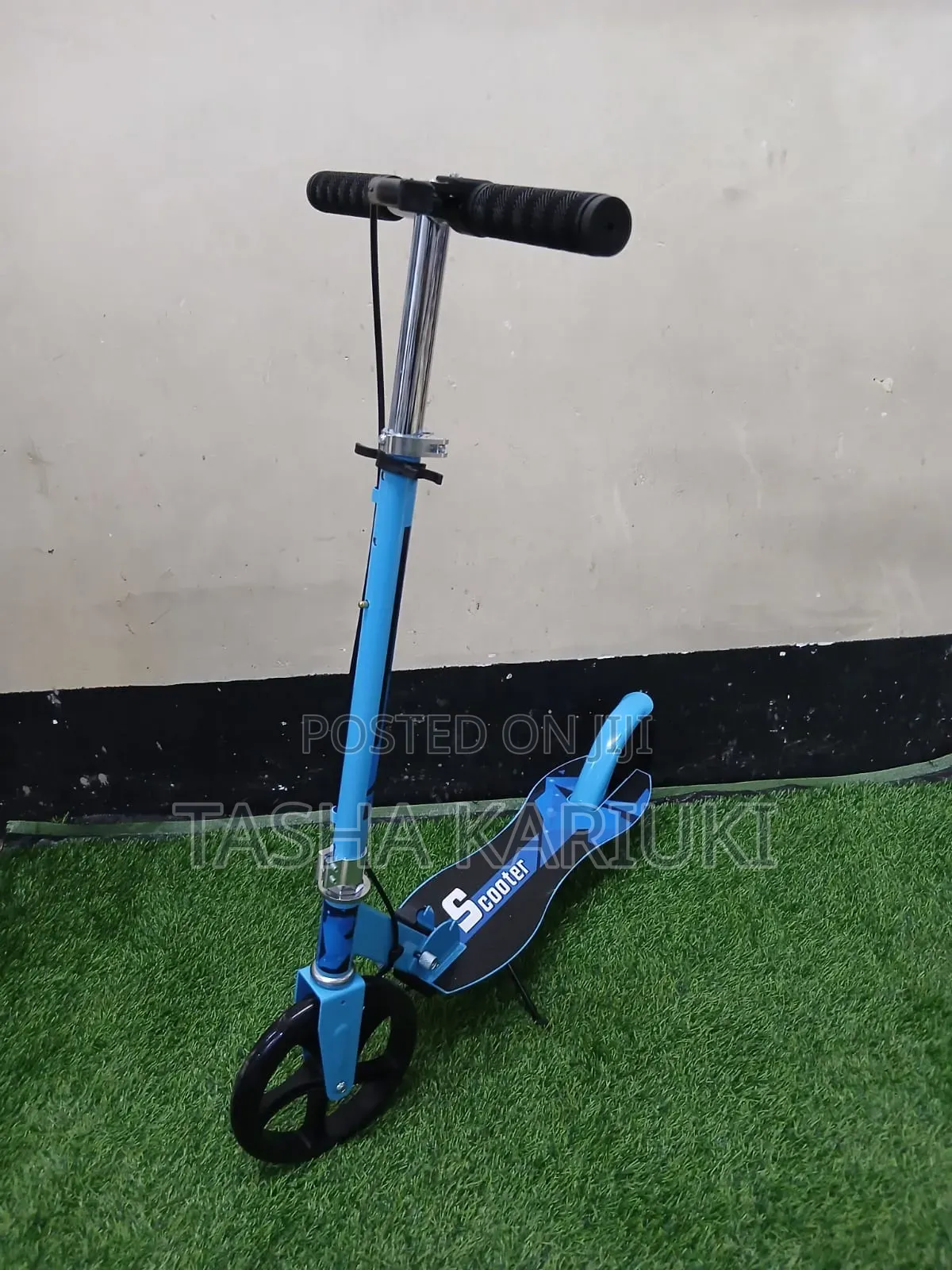 Foldable Metallic Scooter With Hand Brakes