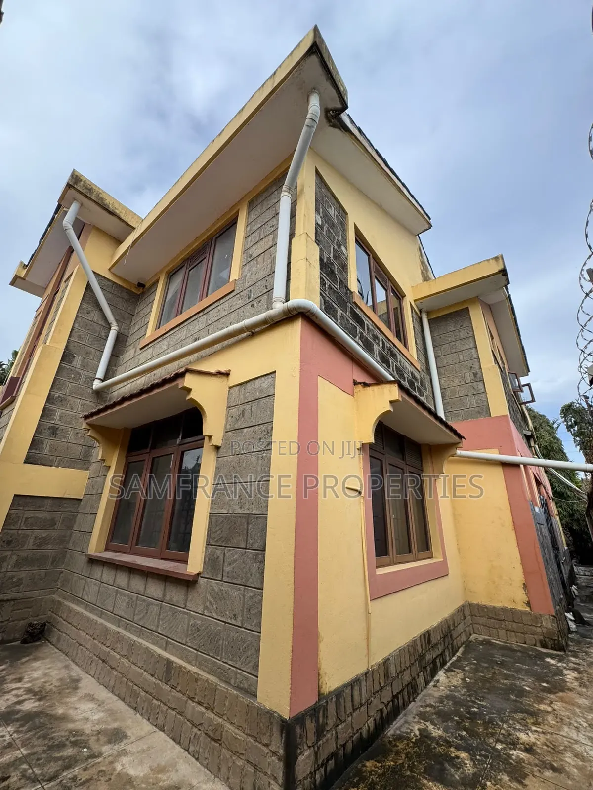 5bdrm Mansion in Bombolulu Street for sale