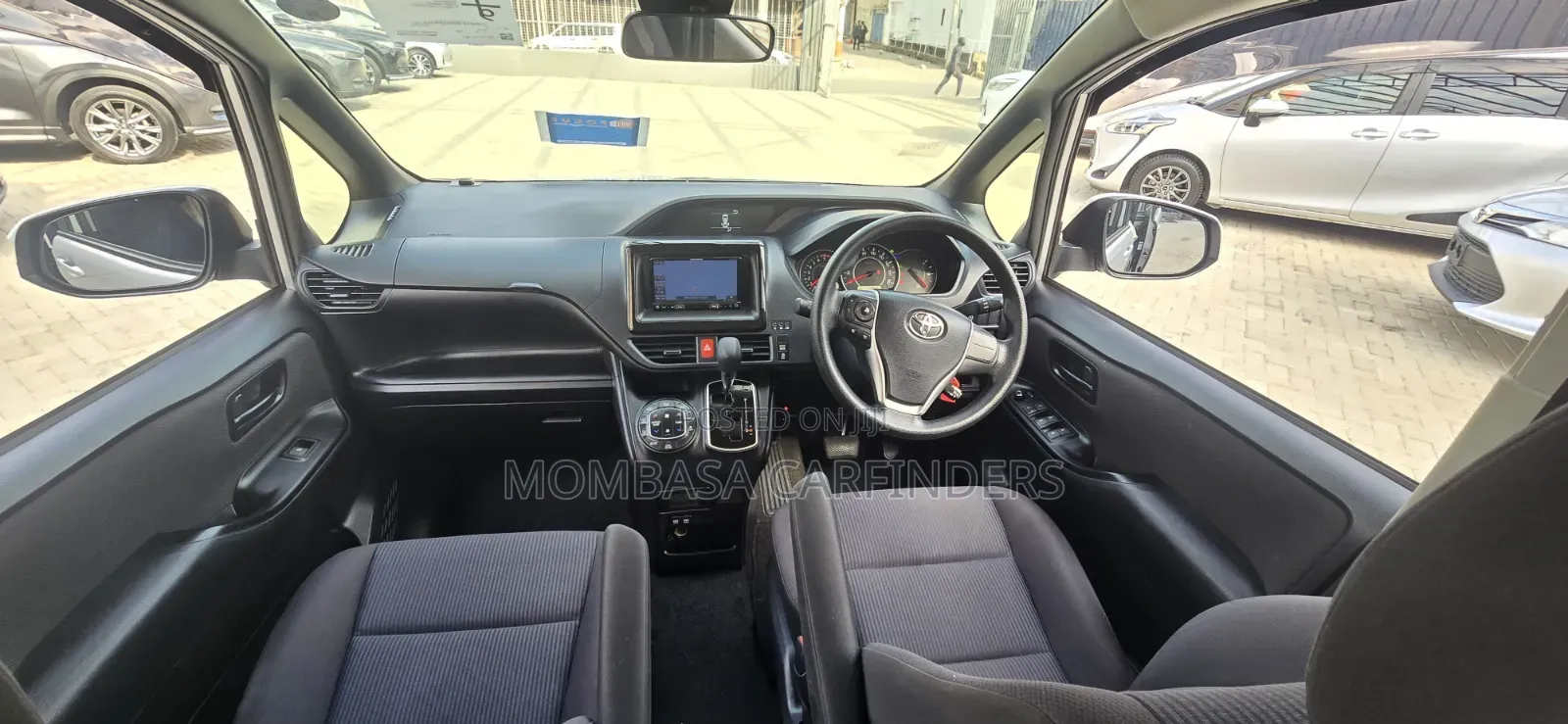 Toyota Noah 2019 Silver
