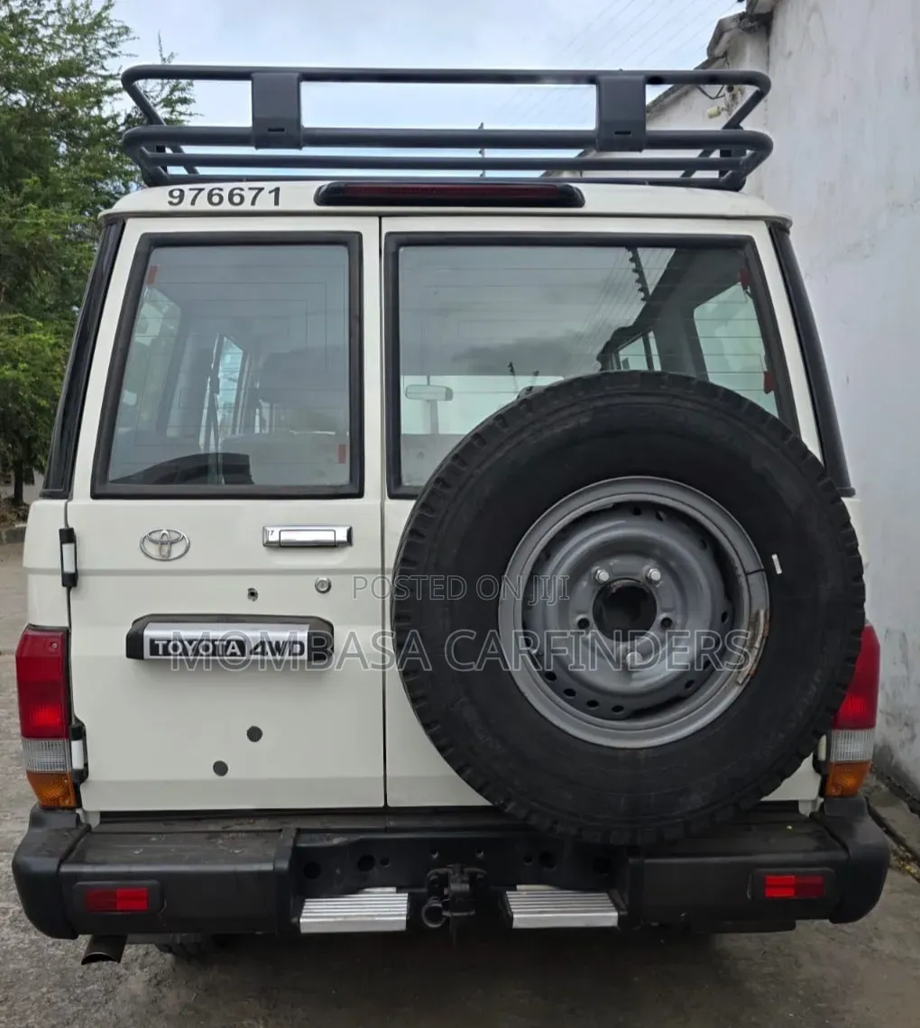 Toyota Land Cruiser 2021 White