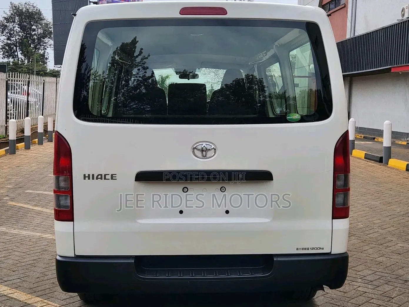 Toyota HiAce 2019 White
