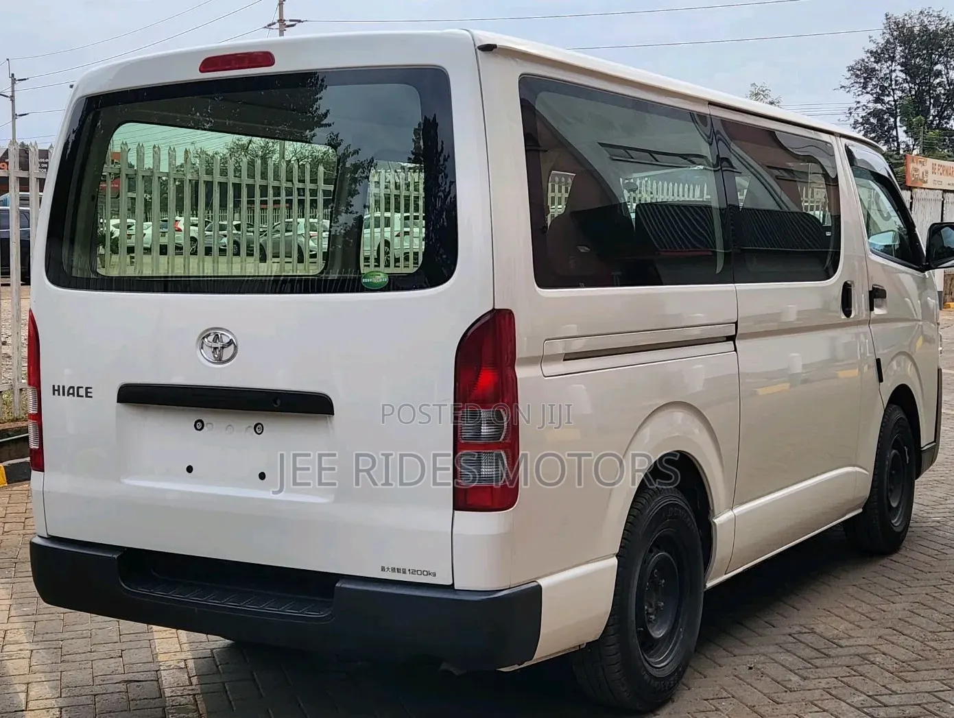 Toyota HiAce 2019 White