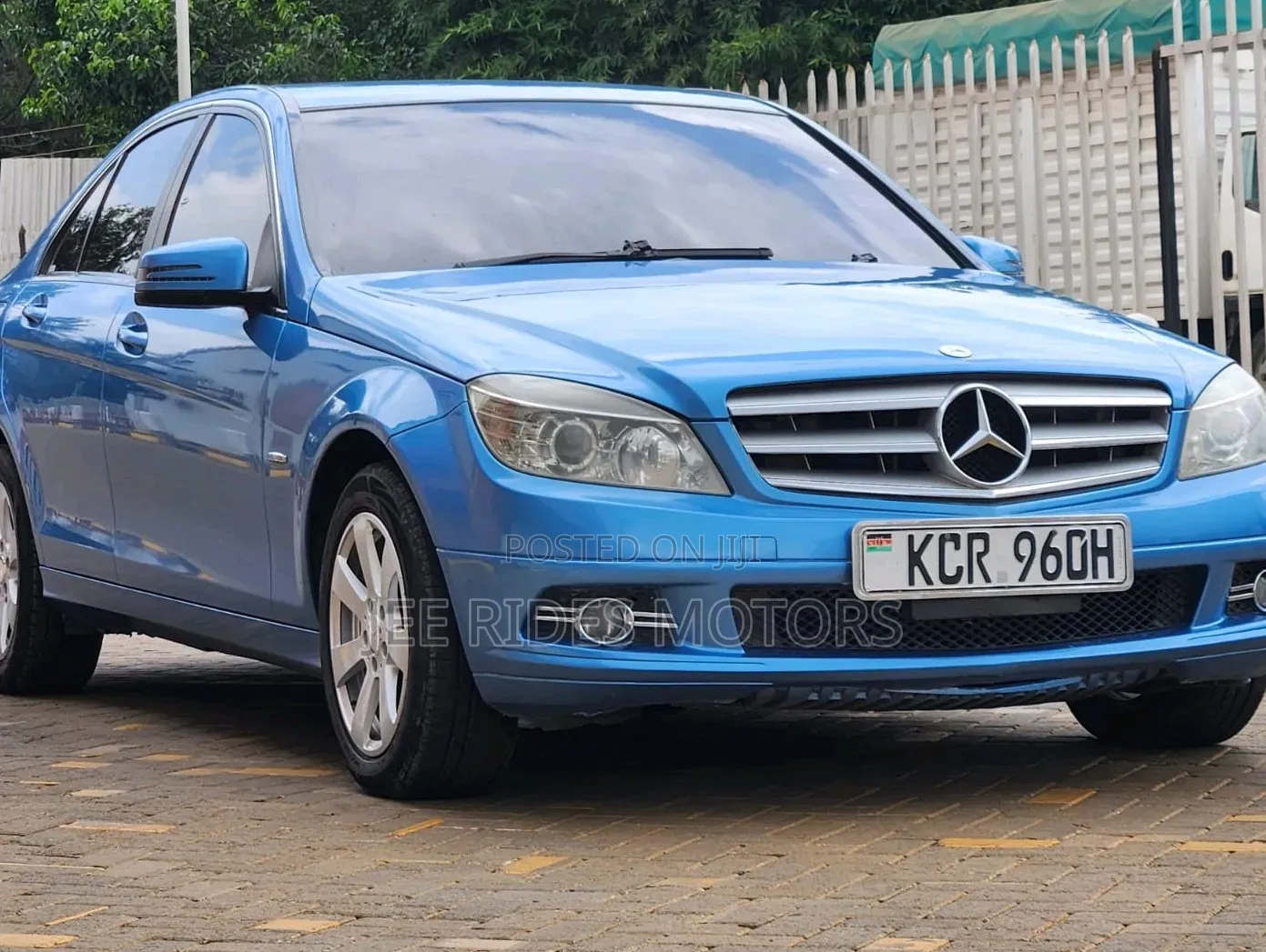Mercedes-Benz C200 2010 Blue