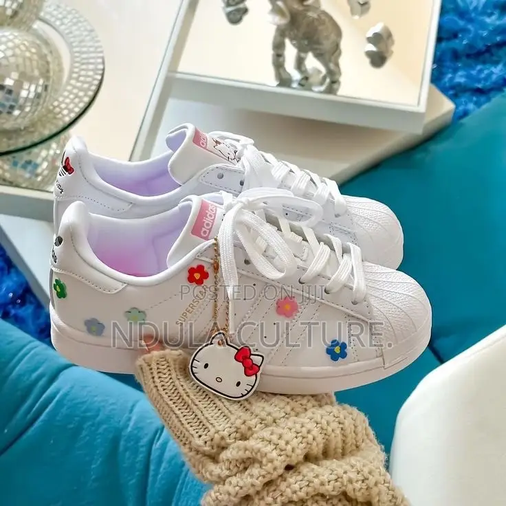 Adidas Superstar Hello Kitty