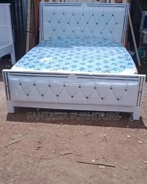 5x6 White Trendy Tufted Mocket Bed: Offer!!