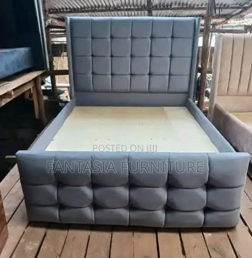 5x6 Executive Grey Tufted Chester Bed