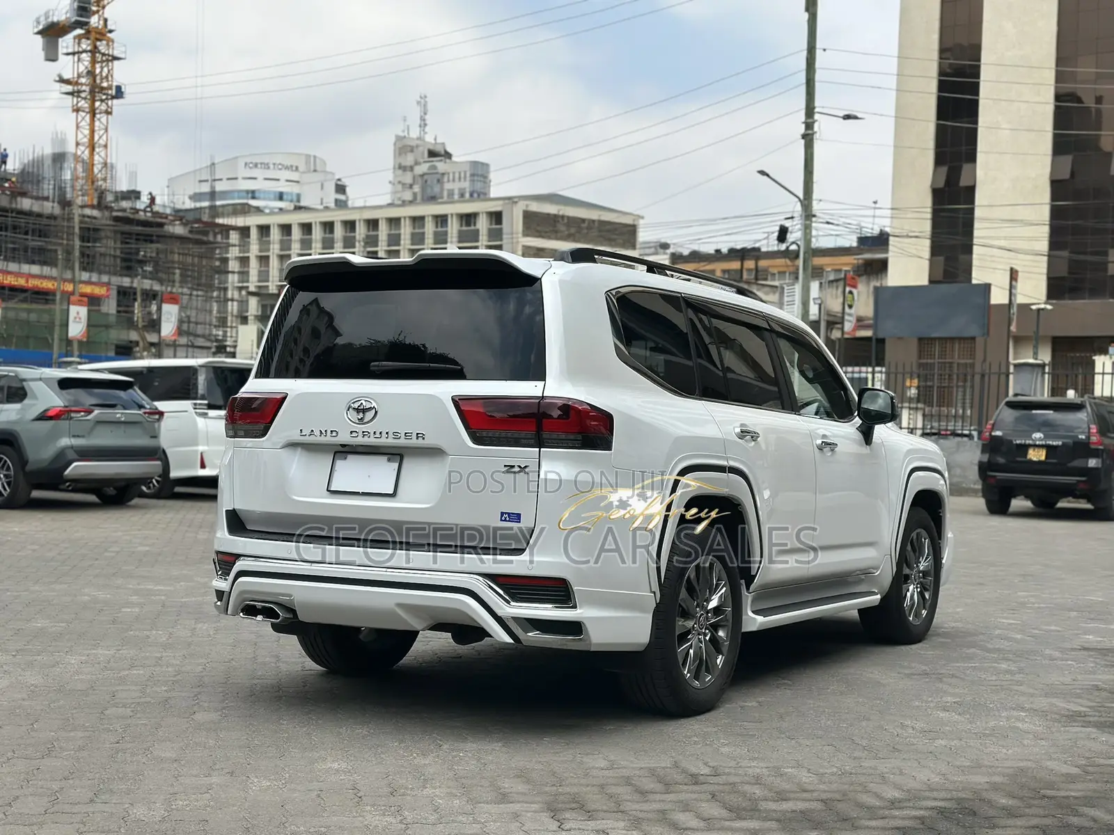Toyota Land Cruiser LC300 2023 White
