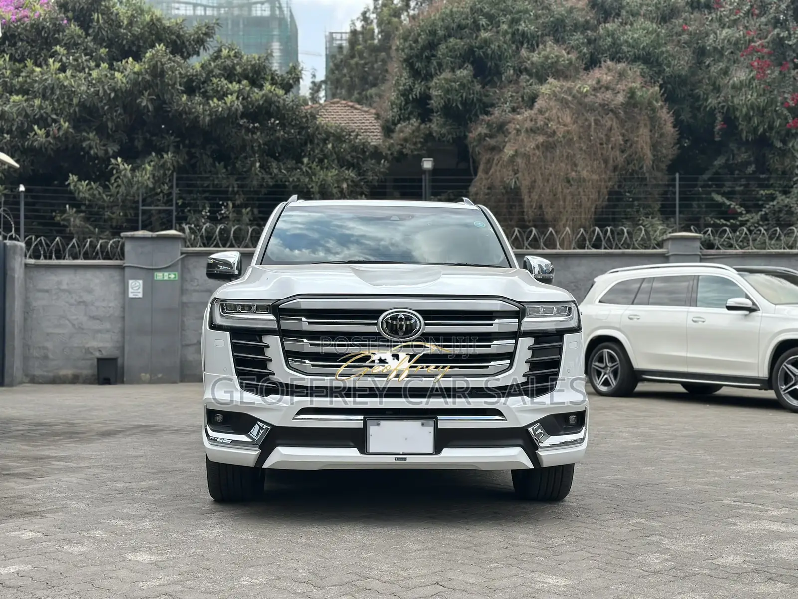 Toyota Land Cruiser LC300 2023 White