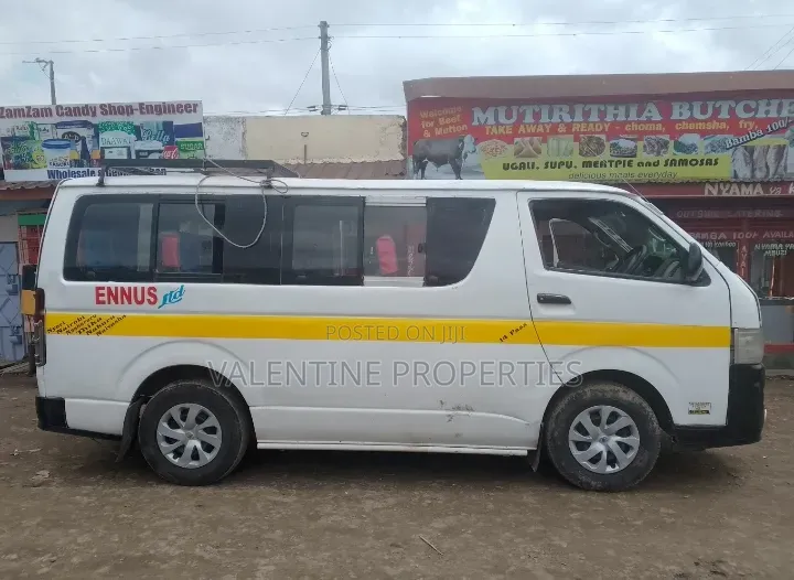 Toyota HiAce 2008 White