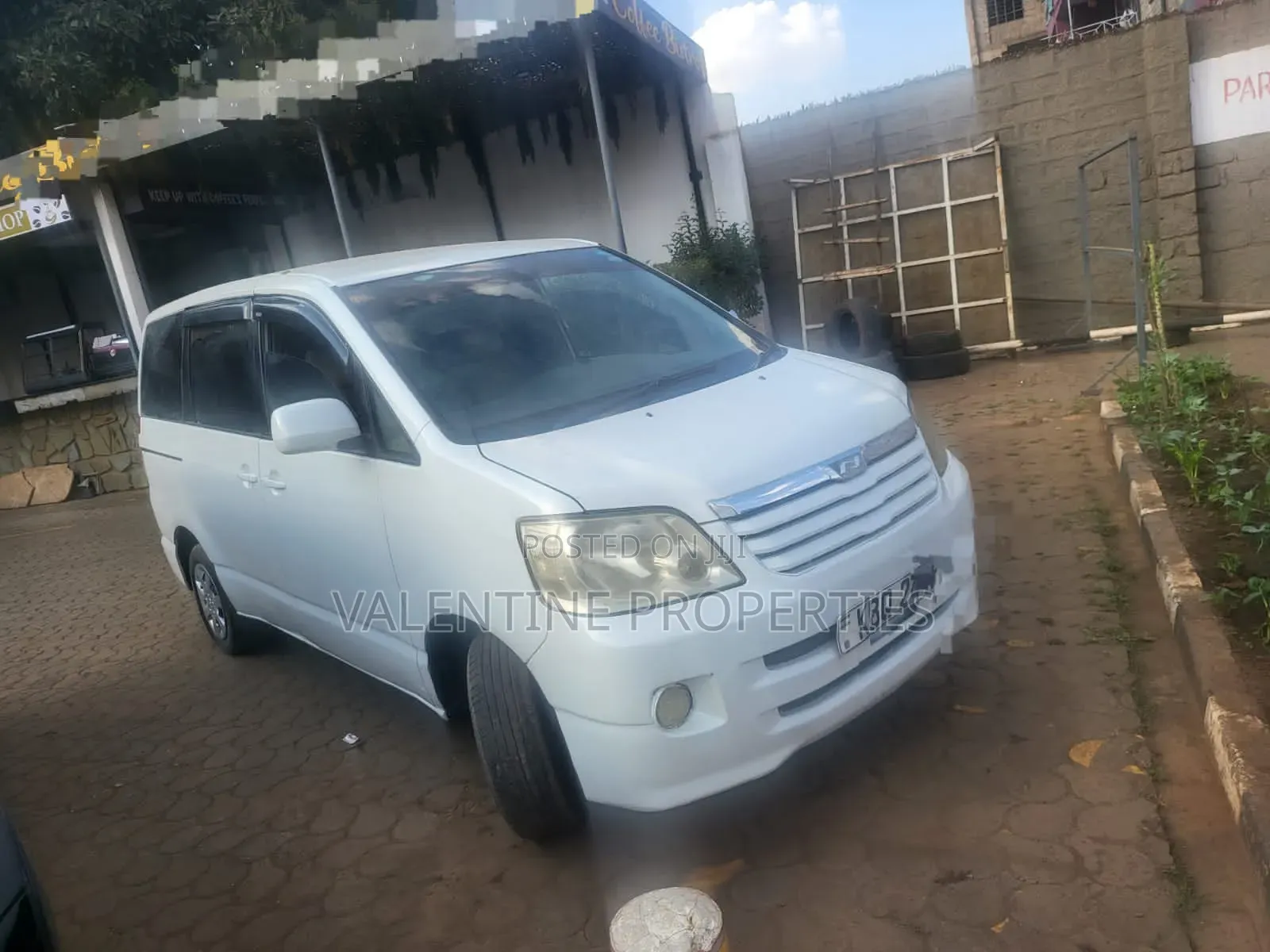 Toyota Noah 2006 White