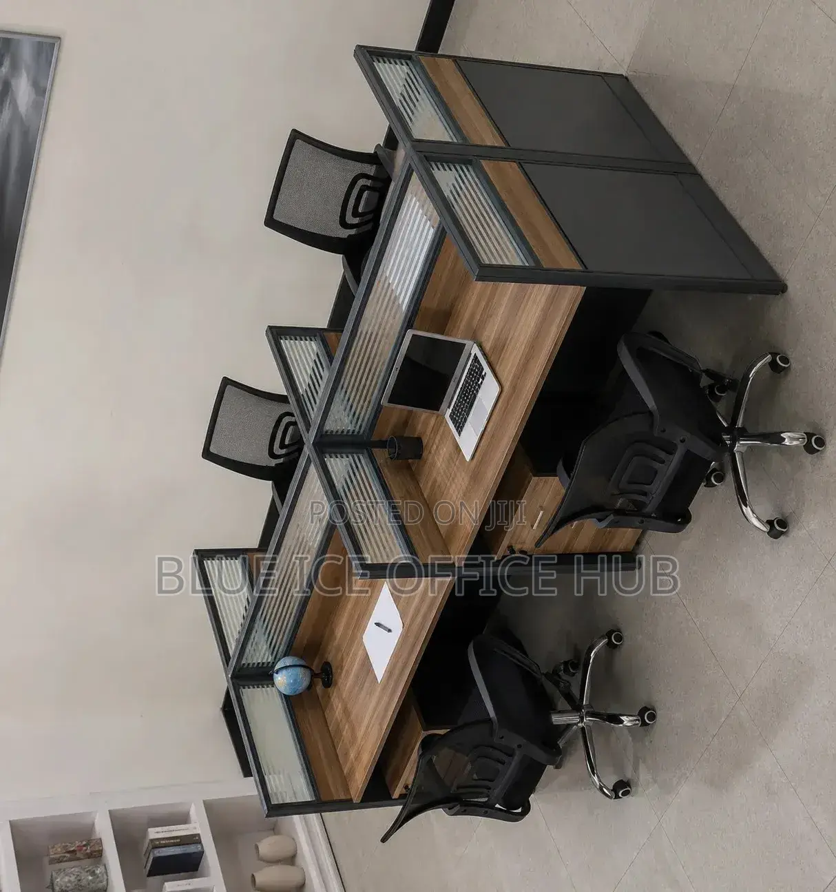 Modern Cluster Workstation Desk With Partitions