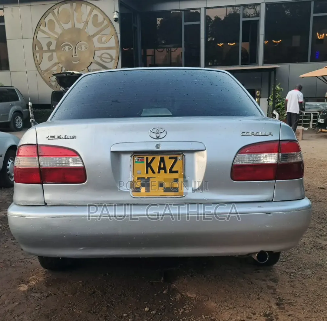Toyota Corolla 1999 Silver