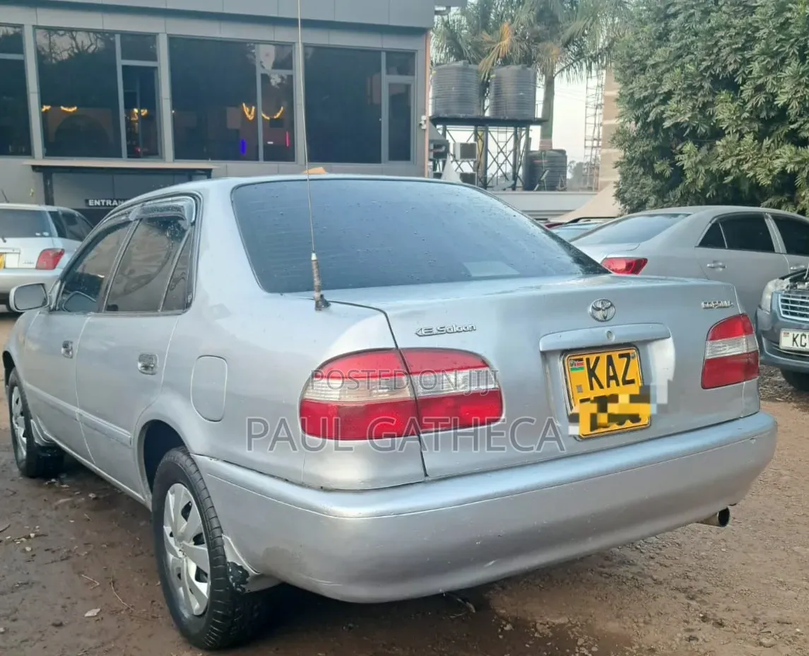 Toyota Corolla 1999 Silver