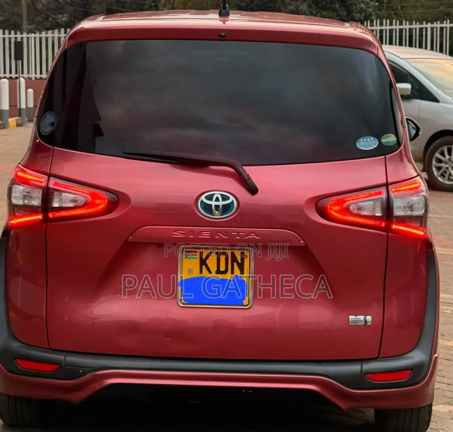 Toyota Sienta 2017 Red