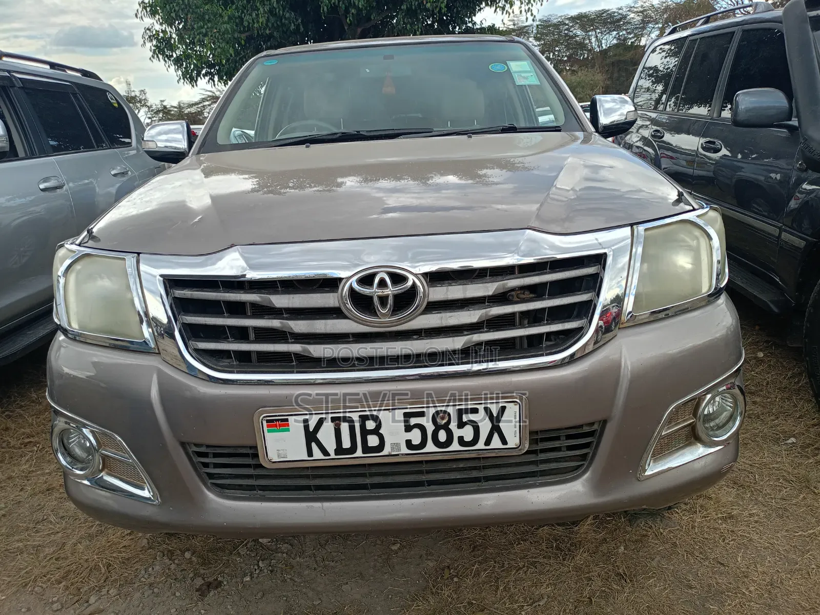 Toyota Hilux 2014 Brown