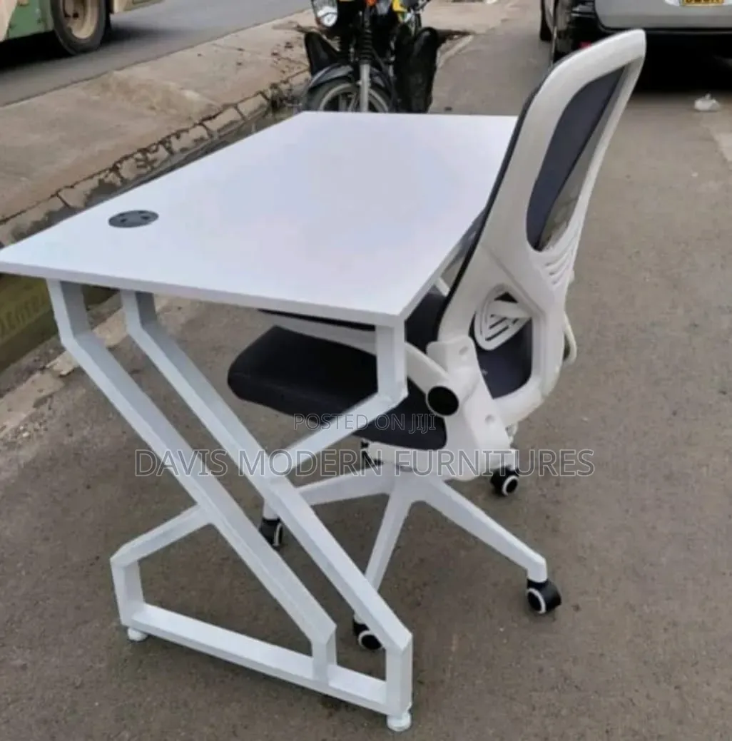 Z-Shape Office Desk With Mesh Chair