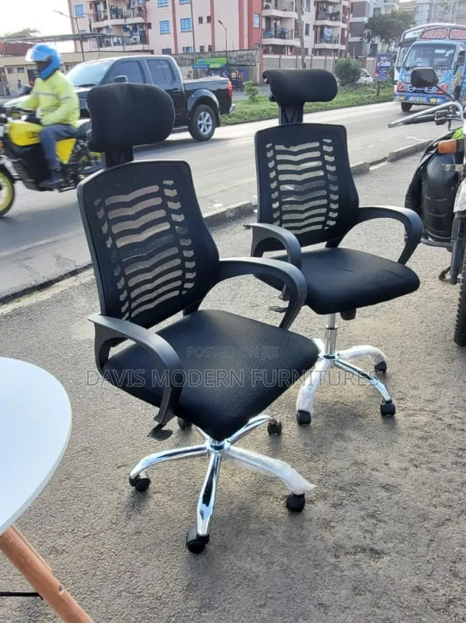 Black Headrest Office Chair