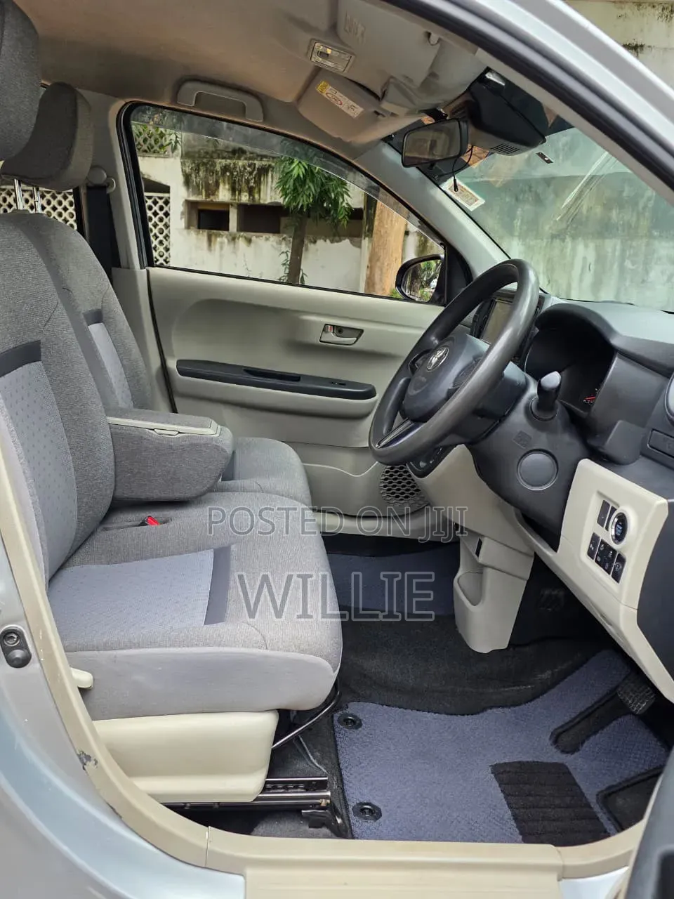 Toyota Passo 2018 Silver