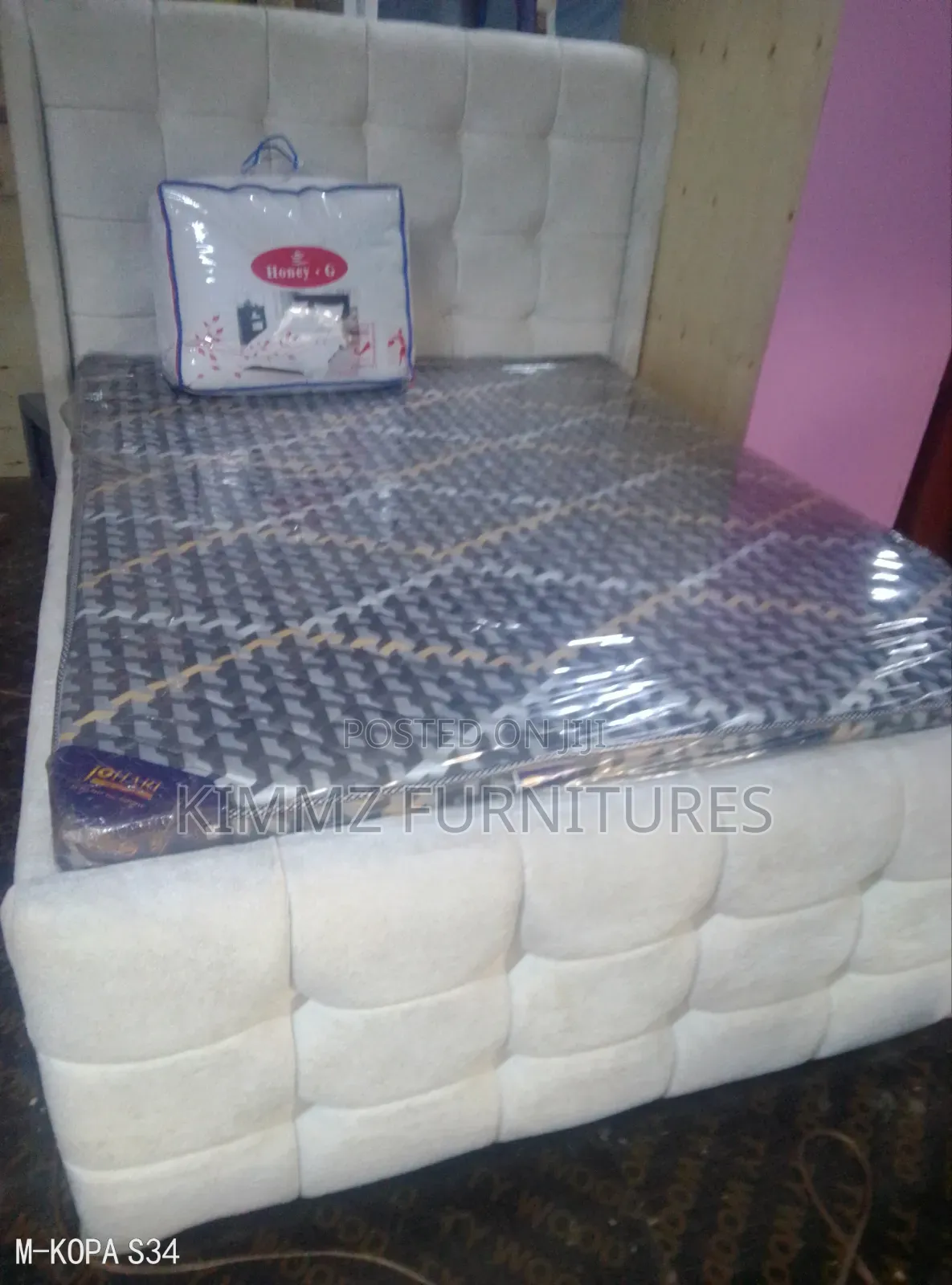 5x6 Fluffy Chesterfield Bed