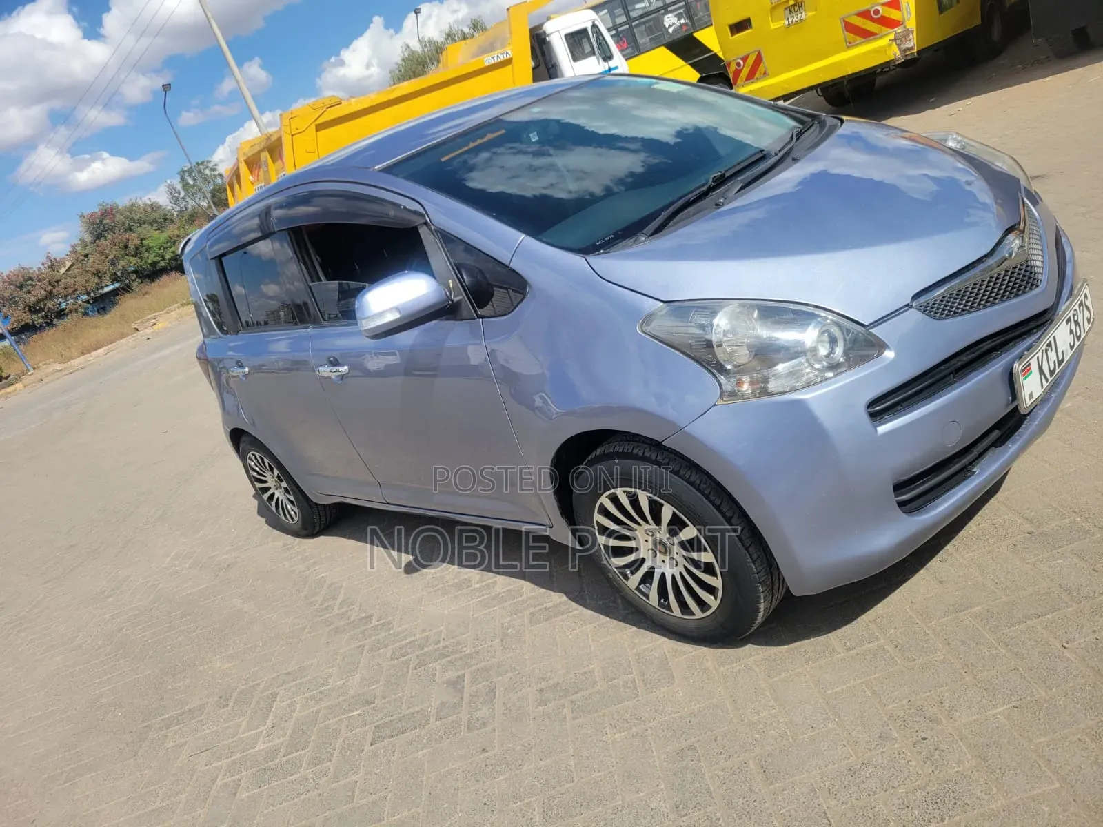 Toyota Ractis 2010 Blue