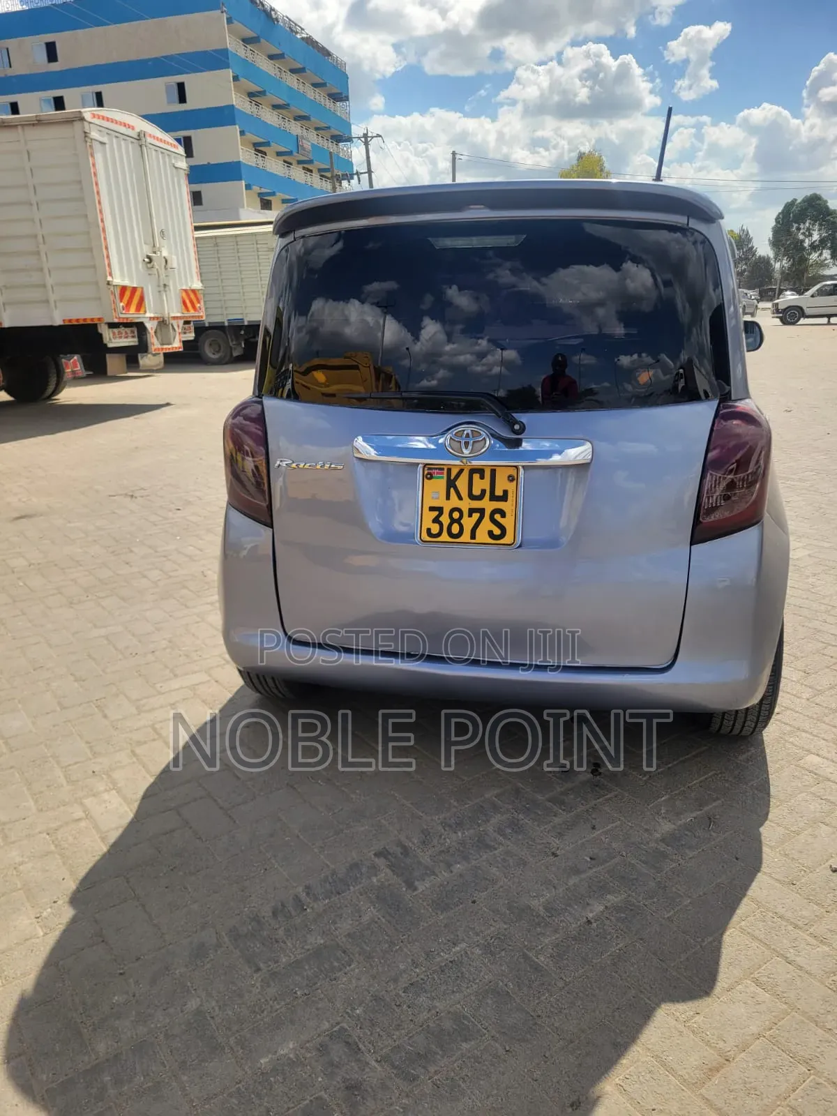 Toyota Ractis 2010 Blue