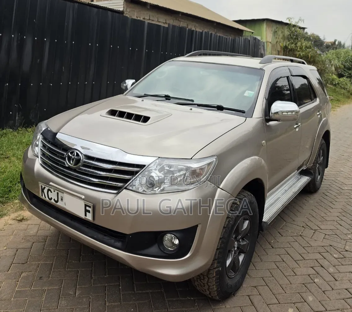 Toyota Fortuner 2009 Gold