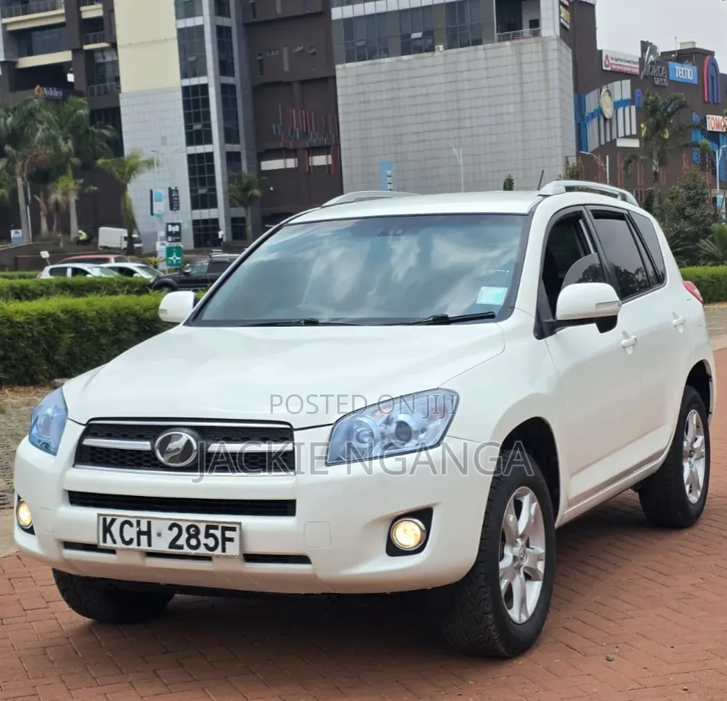 Toyota RAV4 2011 White