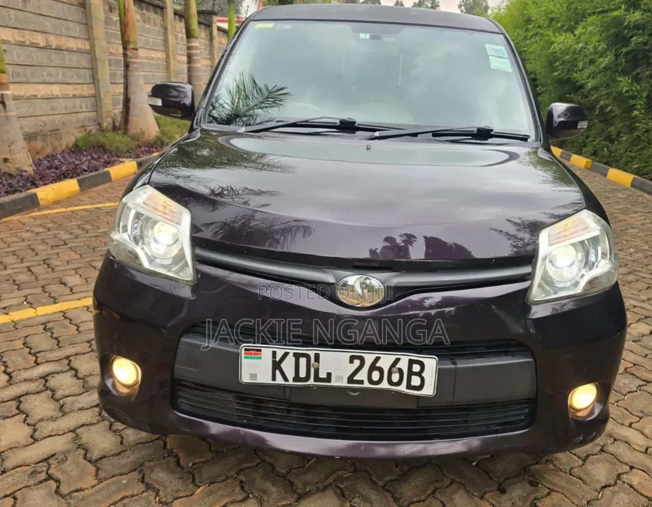 Toyota Sienta 2015 Maroon